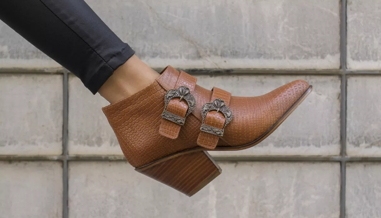 bota cano curto 1 - Look com bota de cano curto: como montar combinações estilosas e atuais