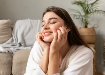 mulher autocuidado 1 - Redescubra Seu Poder Interior: Como Cultivar Amor-próprio e Elevar a Autoconfiança