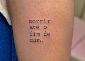 tatoo frase cp - Tatuagens femininas pequenas com frases: 9 ideias delicadas e cheias de significado