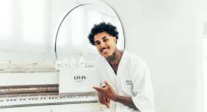 Livin Therapy Cachos: MC Livinho estreia no mercado de beleza com linha para fios com curvatura