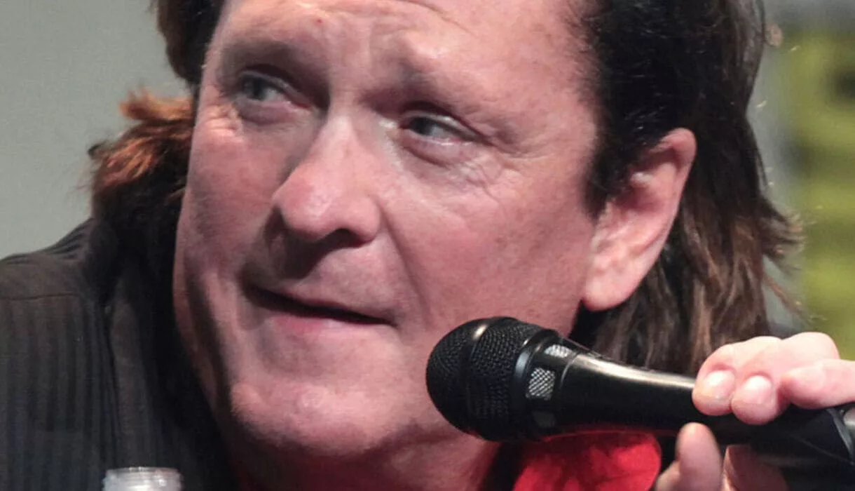 Michael Madsen by Gage Skidmore - Michael Madsen, o vilão que amávamos odiar, morre aos 67 anos.