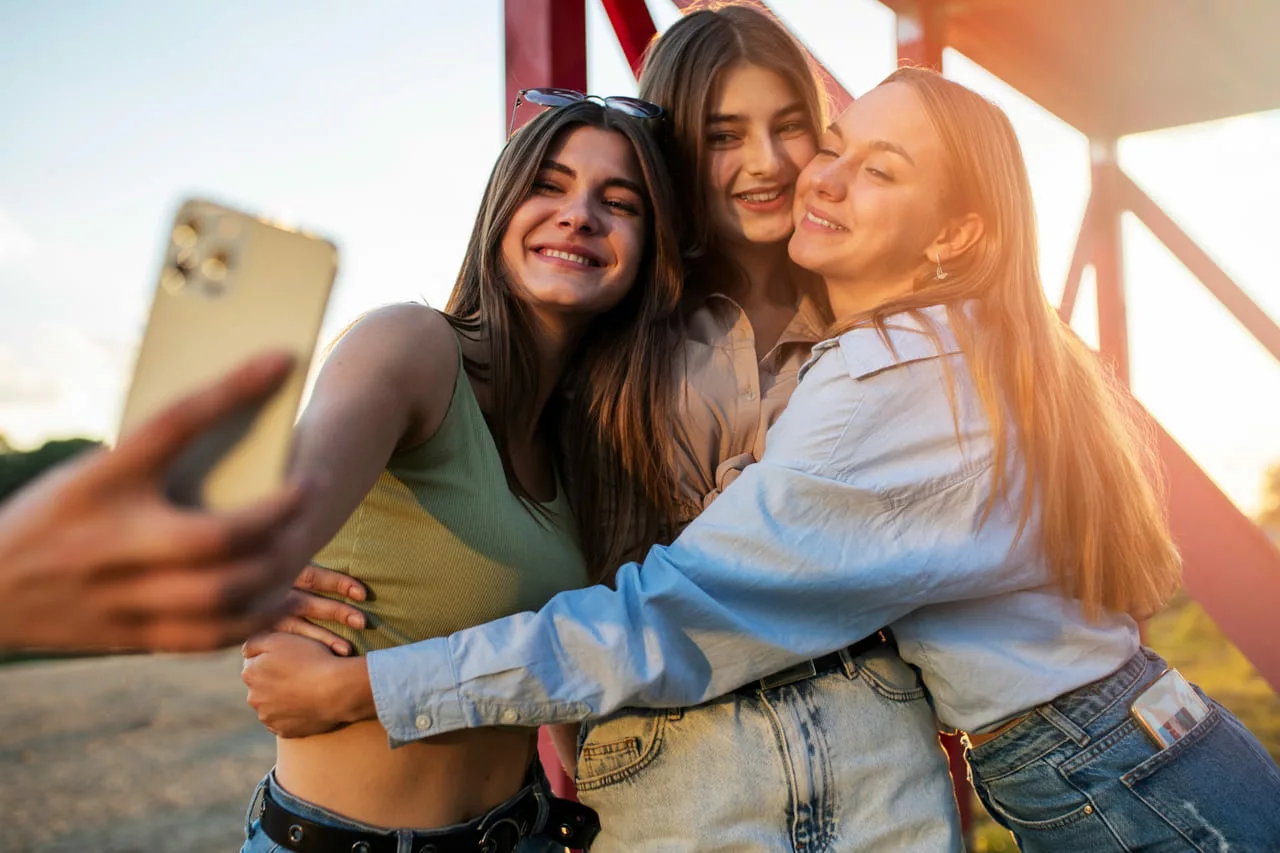 amizade amigas - Amizade que conecta até o cérebro: estudo revela como seus gostos se alinham aos das amigas