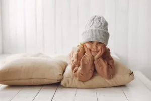 Dicas para ajudar o bebê a dormir melhor nas noites mais frias