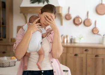 bebe chorando 1 - Seu bebê não dorme à noite? Veja como criar uma rotina do sono sem sofrimento