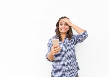 estudo cel - As propagandas estão passando do limite? Brasileiros revelam o que mais irrita na publicidade