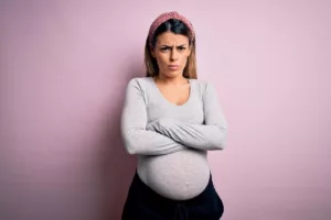 Você sabia que o bebê sente quando a mãe está estressada? Veja como isso afeta o desenvolvimento