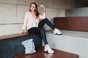 Como a legging vira peça-chave nos dias frios e ganha status de protagonista no look