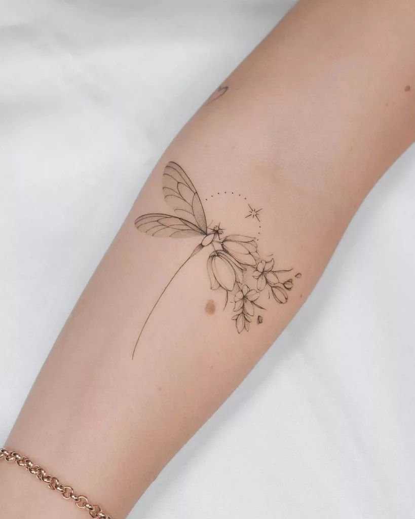 libelula - Tatuagens delicadas femininas: 6 ideias que vão te inspirar a marcar a pele