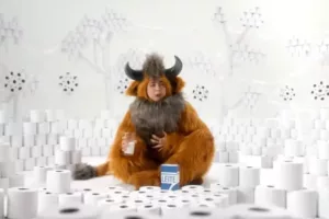 Bebês da Parmalat voltam em nova campanha da NotMilk — agora adultos e sofrendo com leite tradicional