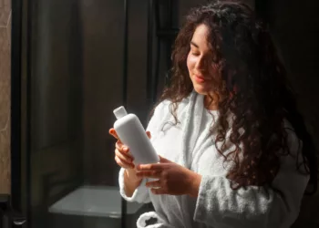 shampoo detox 1 - O que é shampoo detox e por que ele virou queridinho no mundo da beleza?