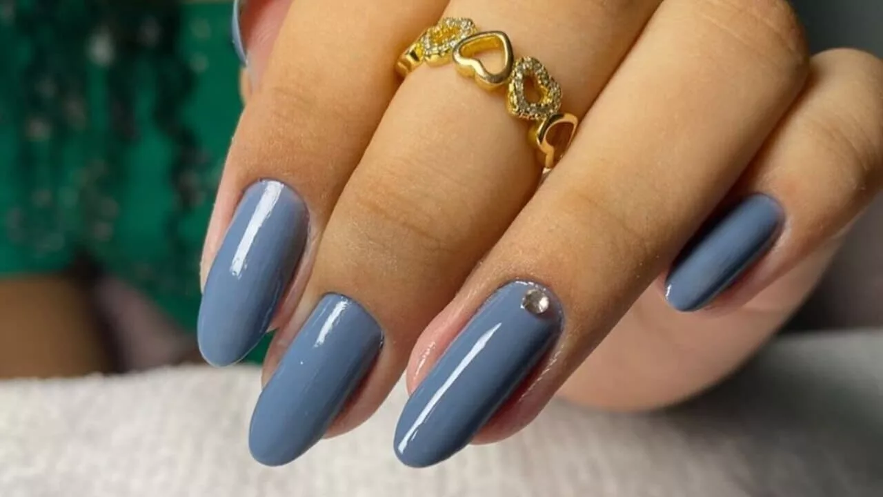 unha cinza cp - Unhas com esmalte cinza: a tendência chique que está bombando nas redes sociais