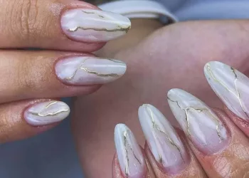 unha efeito marmore 1 - Unhas decoradas com efeito mármore: a tendência que está bombando no TikTok