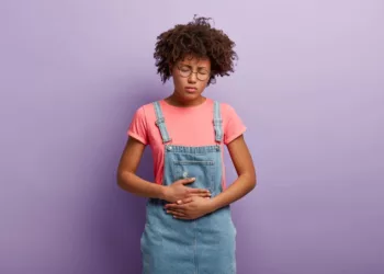 aborto mulher triste - Sonhar com aborto: o que esse sonho revela sobre suas emoções?