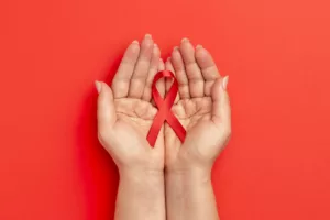 Pesquisa revela: Bolsa Família ajuda a reduzir avanço da aids em mães e filhas de baixa renda