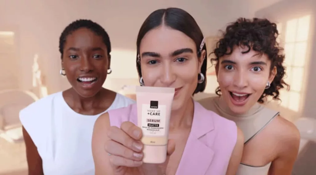avon trATAMAKE - Mais que make: Avon lança base e máscara com ativos que tratam pele e cílios