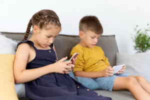 Sono ruim e excesso de celular elevam risco de doenças cardíacas em jovens