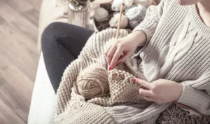Tricô é fashion: como o clássico da moda voltou com cara nova nas passarelas e no seu guarda-roupa