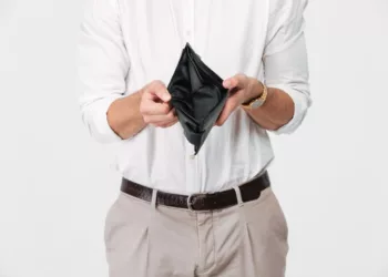 sem dinheiro - Mais da metade dos brasileiros já chega ao fim do mês sem salário na conta