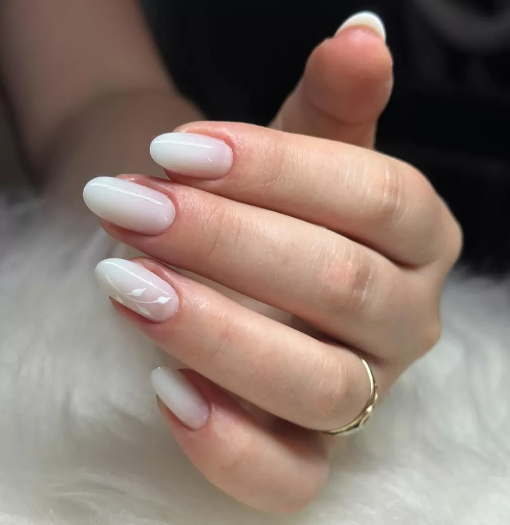 unhas noiva 1 - Unhas de noiva: inspire-se com ideias delicadas, modernas e românticas para o grande dia