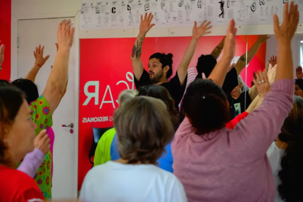 00517610 - Mulheres de 60+ dançam hip hop e transformam a cena cultural em Curitiba