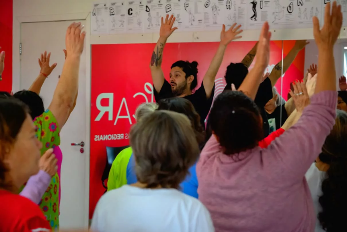 00517610 - Mulheres de 60+ dançam hip hop e transformam a cena cultural em Curitiba