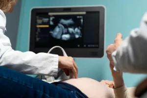 Com quantas semanas o coração do bebê bate forte? Veja o que dizem os especialistas