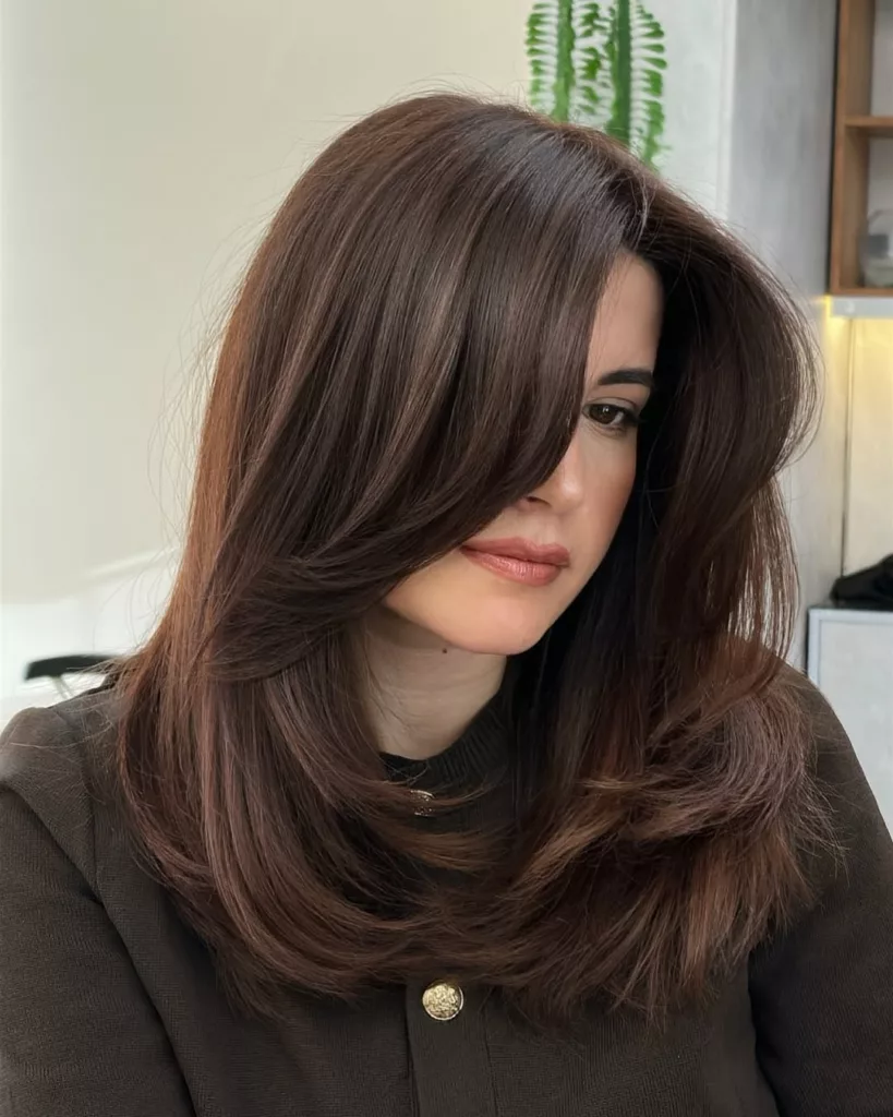 butterfly cut - Cortes de cabelo verão 2025: os 7 estilos que vão bombar na estação mais quente