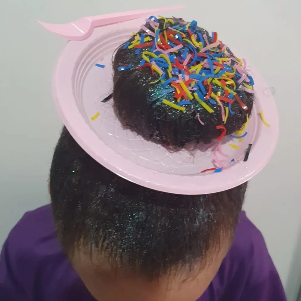 ideias de cabelo maluco para meninas - cabelo maluco de bolo de aniversario