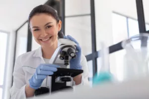 Com 470 vagas, Futuras Cientistas incentiva meninas a dominarem o mundo da ciência