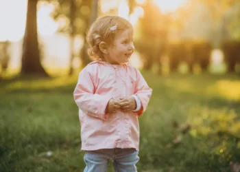 crianca pequena - Sonhar com criança pequena é sinal de renovação? Veja o que esse sonho quer te mostrar