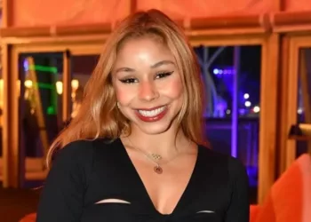 flavia saraiva rock in rio aspect ratio 512 320 - Flávia Saraiva assume namoro com filho de ídolo do Botafogo e encanta seguidores