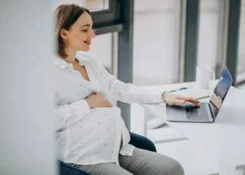 maternidade - Nova lei garante licença‑maternidade de até 120 dias após saída do hospital