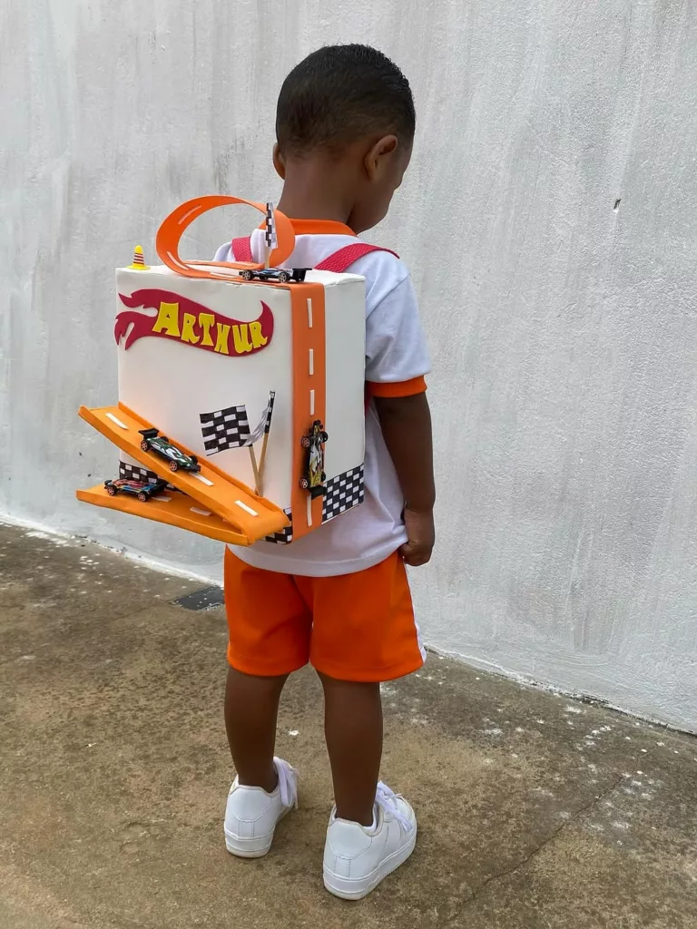 ideias de mochila maluca para escola - Mochila maluca pista hot wheels