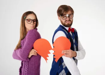 traicao briga namorados - Sonhar com traição do namorado: o que esse sonho realmente quer te dizer?