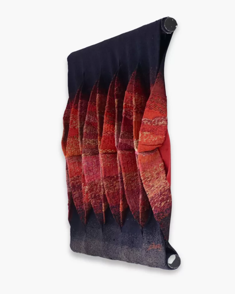 Jacques Douchez Tapecaria Sem titulo medindo 185x180x25cm. assinado no canto inferior direito. 1 edited - “Pelas engrenagens" abre no dia 18 de outubro em São Paulo