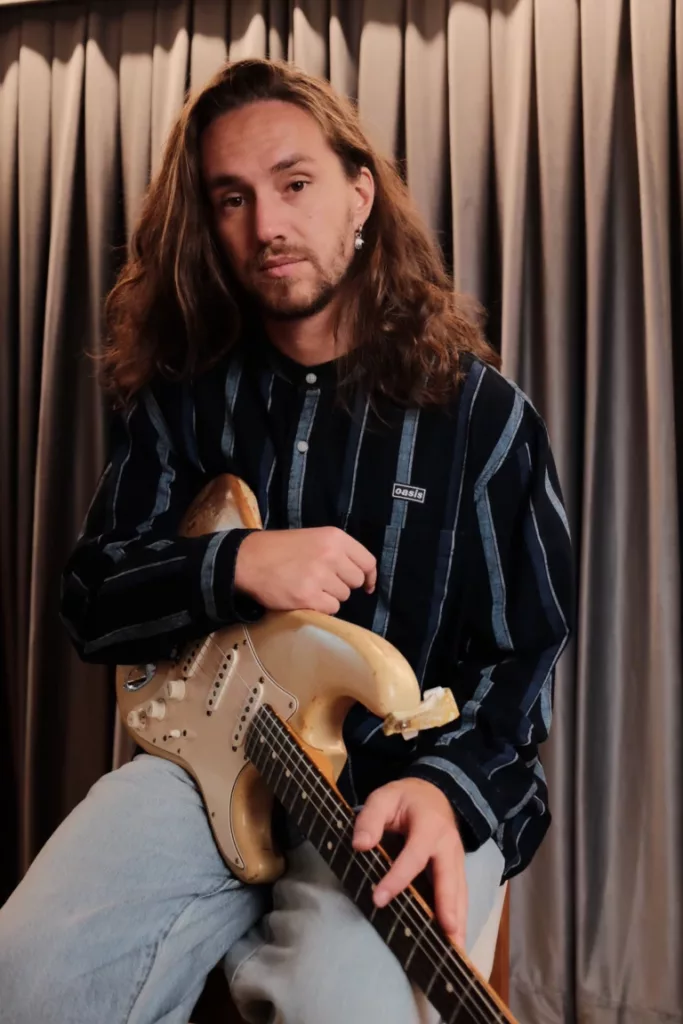 Vitor Kley 768x1152 1 - Levi’s revive anos 90 em collab icônica com o Oasis