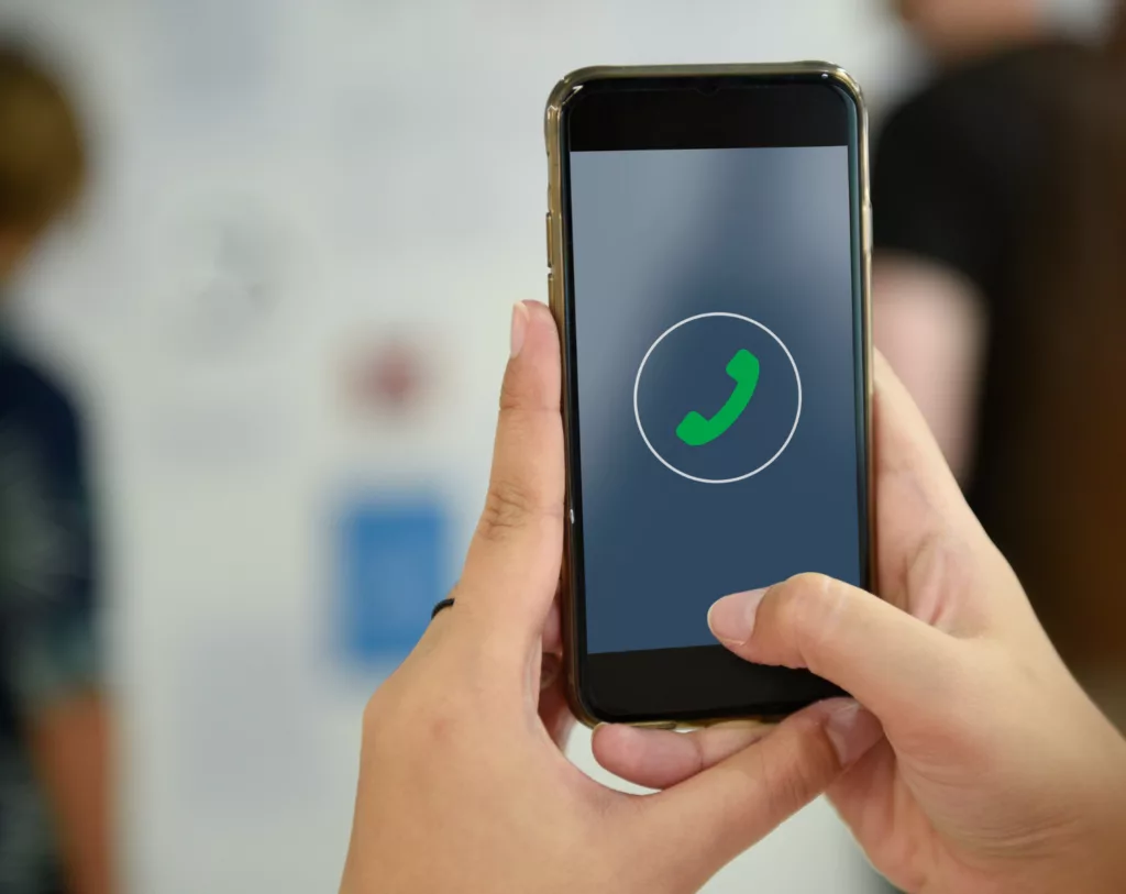 celular whatts - Golpe do WhatsApp Falso: saiba como se proteger e alertar seus contatos