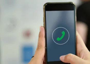 celular whatts cp - Golpe do WhatsApp Falso: saiba como se proteger e alertar seus contatos