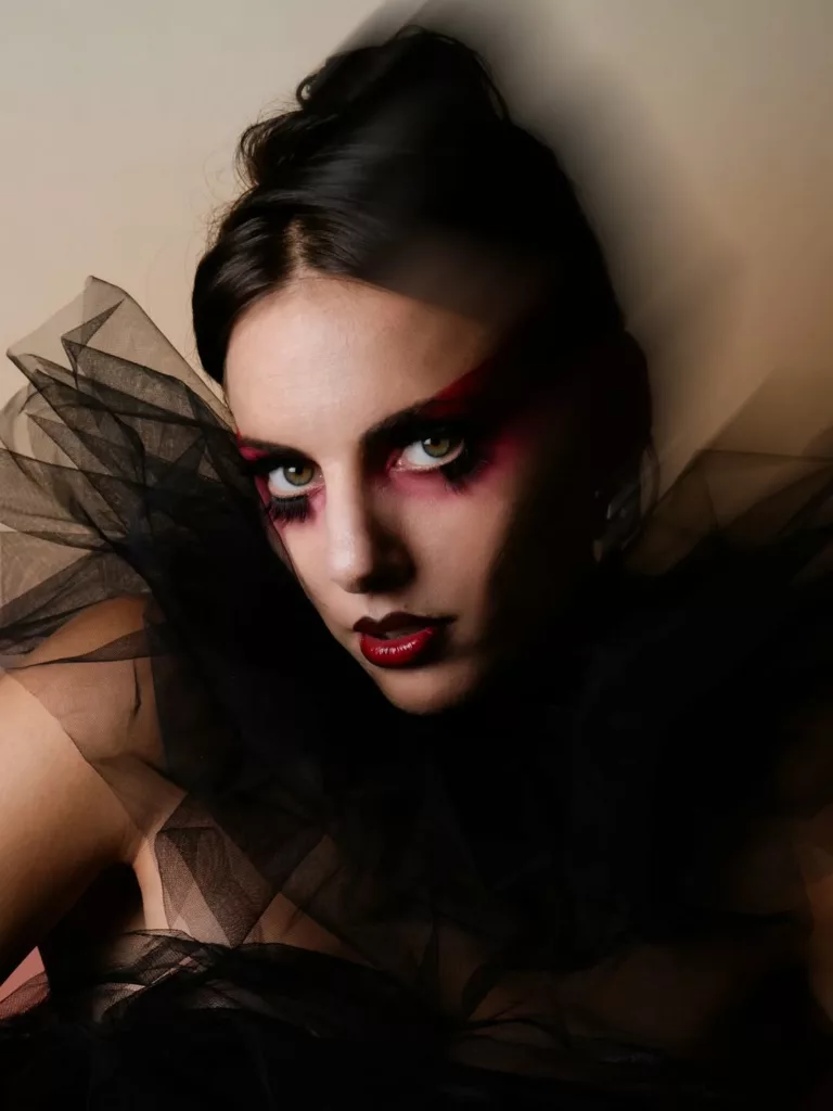 dark glam 1 - O guia definitivo do dark glam: passo a passo para um visual impactante