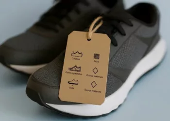 etiqueta pirata - Sapatos com etiqueta obrigatória: entenda como a nova norma vai proteger as consumidoras brasileiras