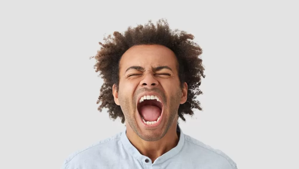 gritando expulsando - O que significar sonhar que está expulsando demônios?