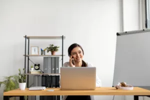 Home office tem rosto feminino: quase 20% das mulheres brasileiras atuam de casa
