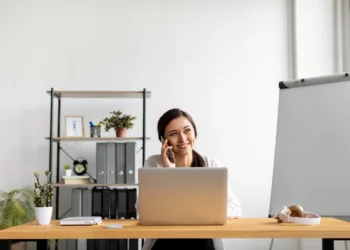 home office 1 - Home office tem rosto feminino: quase 20% das mulheres brasileiras atuam de casa