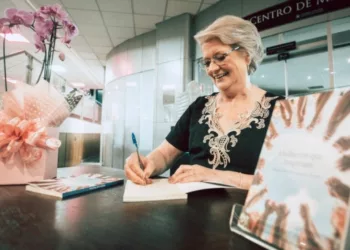 Maria Salete Constantino Ramos, autora da obra “Mulheres que Inspiram”.
FOTO: Rodrigo Corrêa/Agência AL