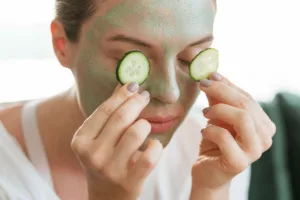Pepino no rosto: segredos e receitas para transformar sua pele naturalmente