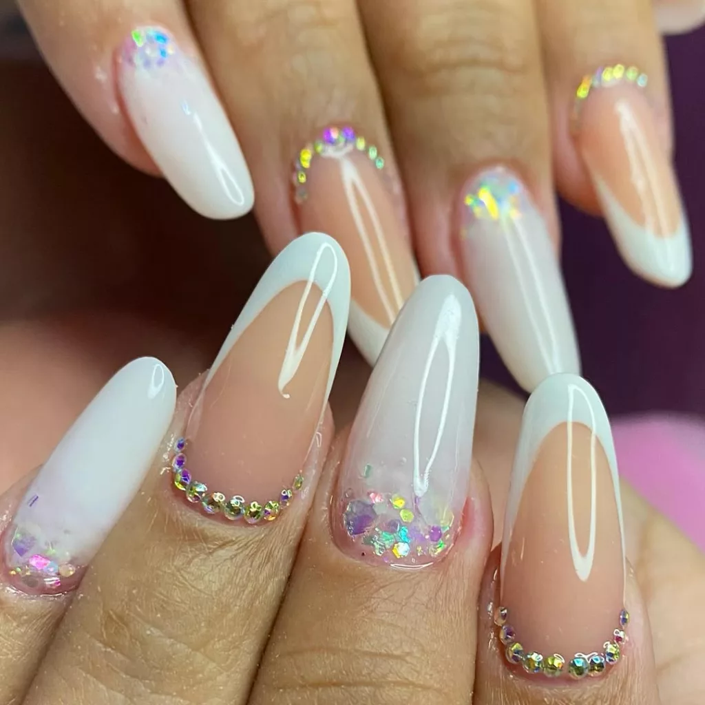 unha gel delicada 1 - Unhas de gel delicadas: ideias irresistíveis para quem ama elegância com um toque de brilho