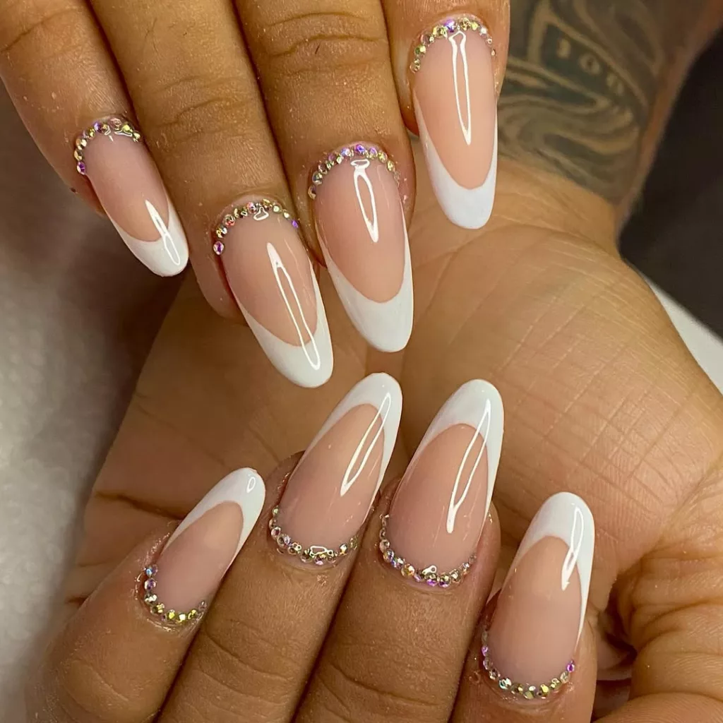 unha gel delicada 3 - Unhas de gel delicadas: ideias irresistíveis para quem ama elegância com um toque de brilho