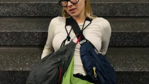Gorpcore: como a tendência “roupa de trilha” virou look cool para o dia a dia