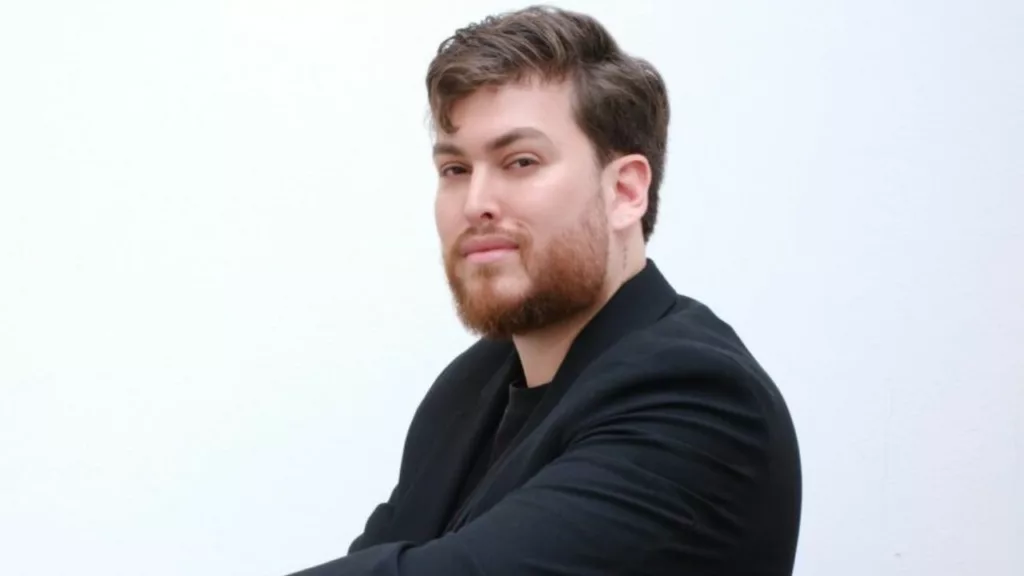 VERSA MARIO - Estilista paranaense Mário Cézar leva o talento brasileiro ao Miss Universo 2025