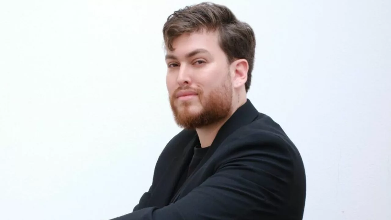 VERSA MARIO - Estilista paranaense Mário Cézar leva o talento brasileiro ao Miss Universo 2025